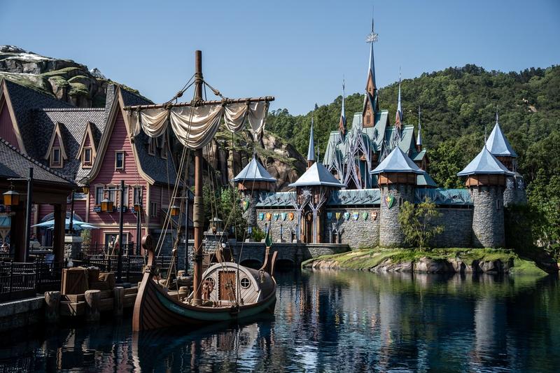 World of Frozen - Disney Land