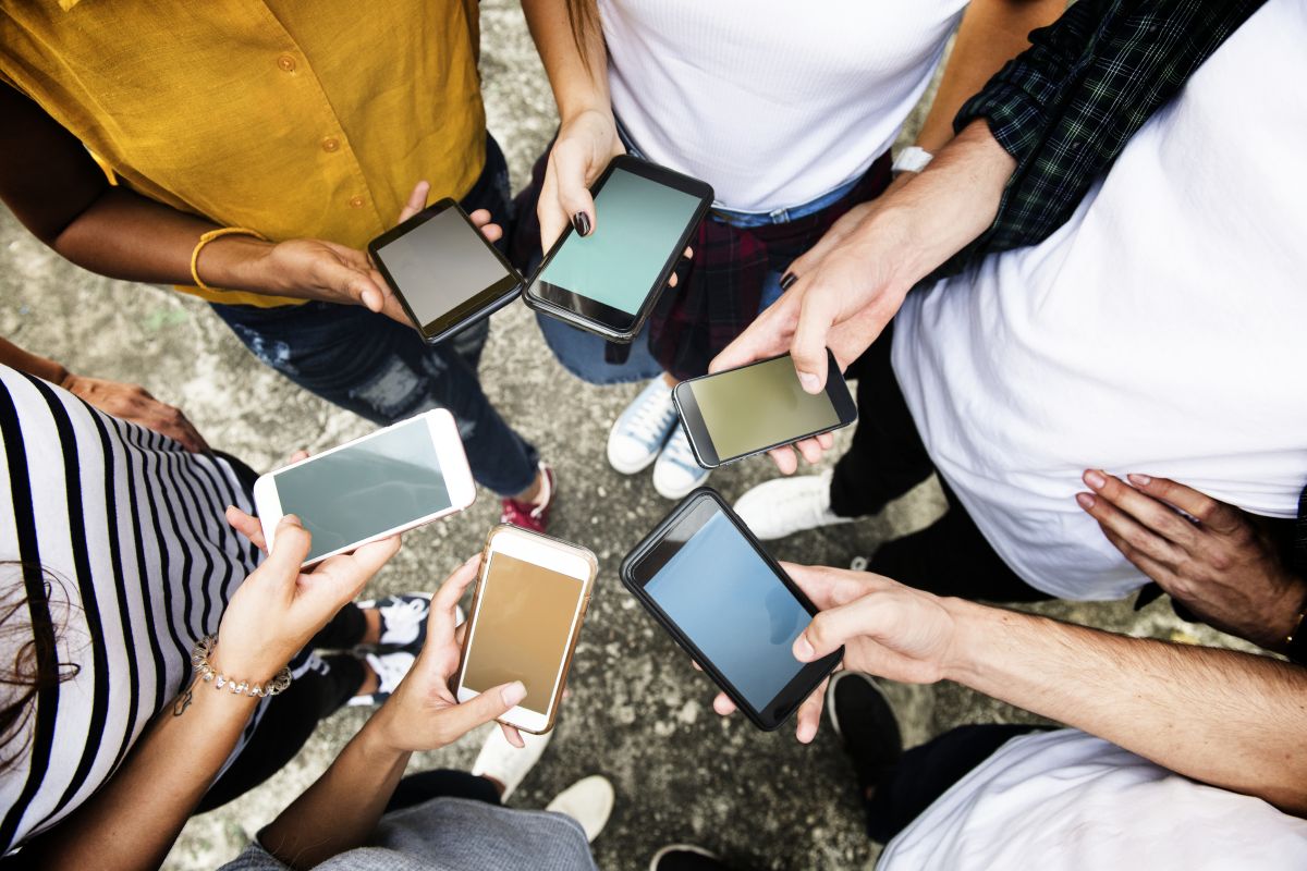 Vânzările de smartphone-uri la nivel global au crescut după 27 de luni consecutive de scădere