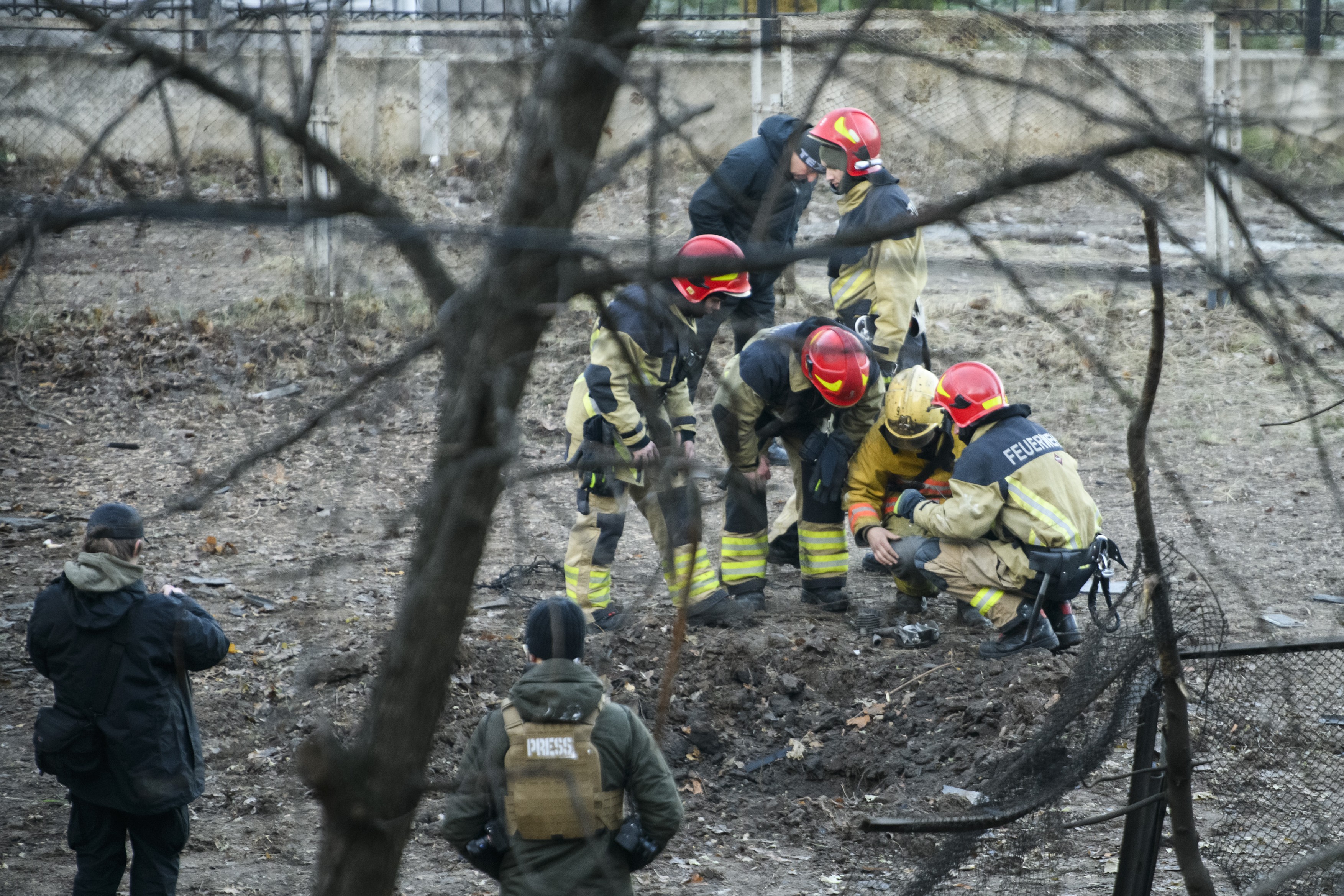 FOTO Rușii au încercat să-și „ascundă” dronele în ultimul atac: Cum au vrut să păcălească apărarea antiaeriană a Kievului