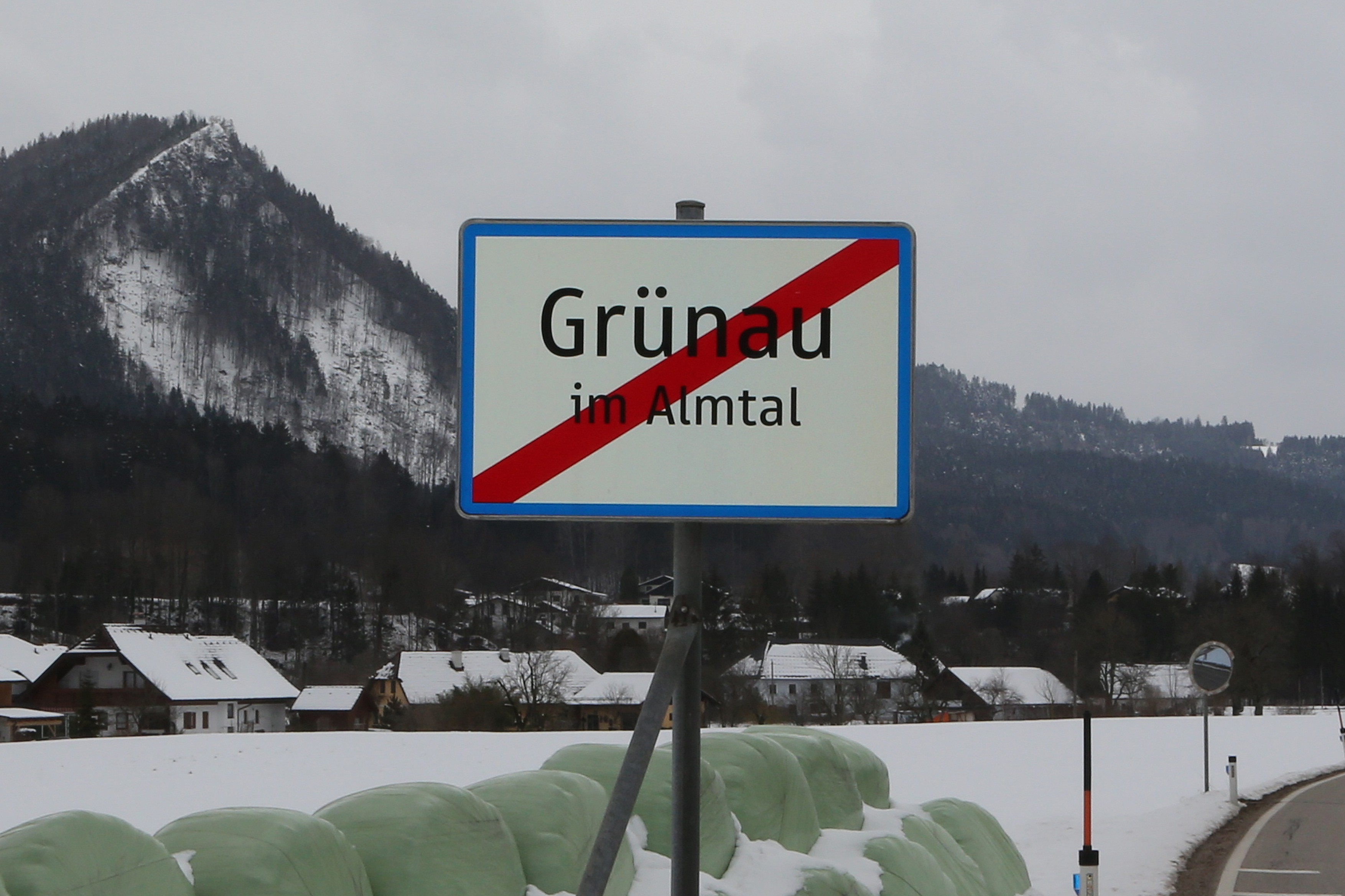 Un avion de mici dimensiuni s-a prăbușit în Austria: Patru persoane au murit