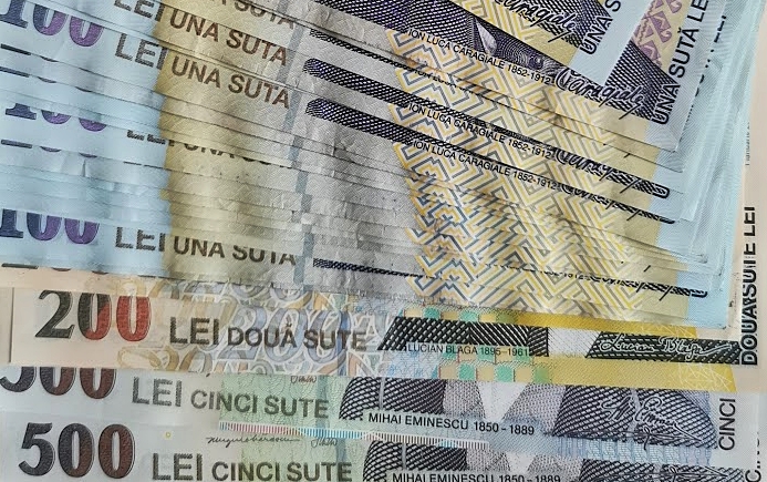 INS: Tinerii de 35-39 de ani au cele mai mari venituri, iar bărbații iau în plus 300 de lei la salariu față de femei