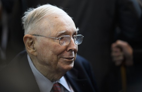 A murit controversatul miliardar american Charlie Munger, mâna dreaptă a lui Warren Buffett