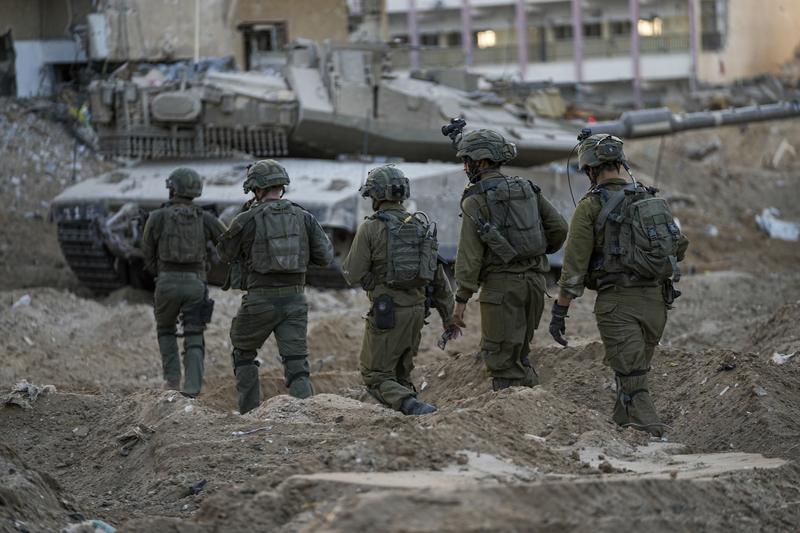 Soldați israelieni într-o operațiune terestră în Fâșia Gaza