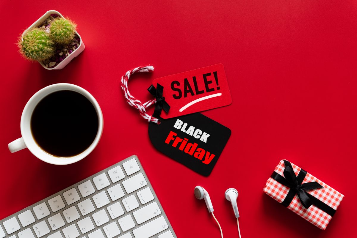 LIVE TEXT Black Friday 2023 la eMAG, Altex, Fashion Days, EvoMAG - Listă oferte și reduceri. eMAG a început la 7.15