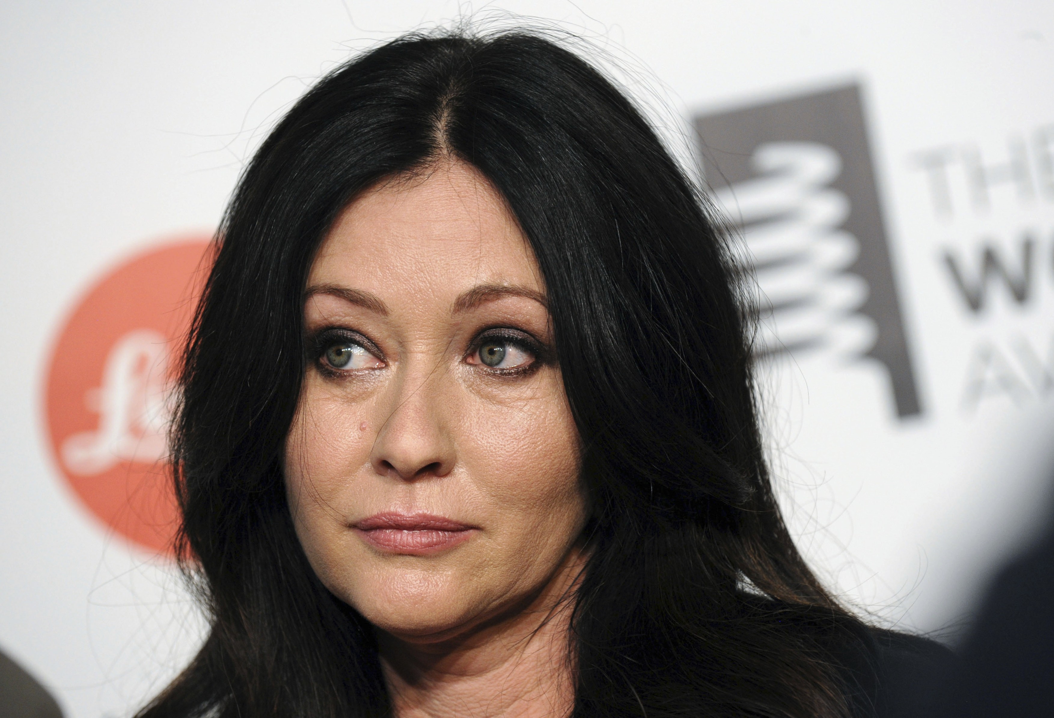 VIDEO „Nu mi-e frică de moarte, dar nu vreau să mor”: Mesajul optimist transmis de actrița Shannen Doherty, deși cancerul îi cuprinde tot mai mult din organism