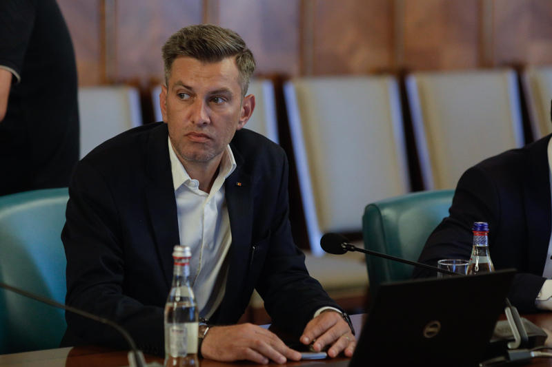 Cristian Vasilcoiu participând la ședința de guvern