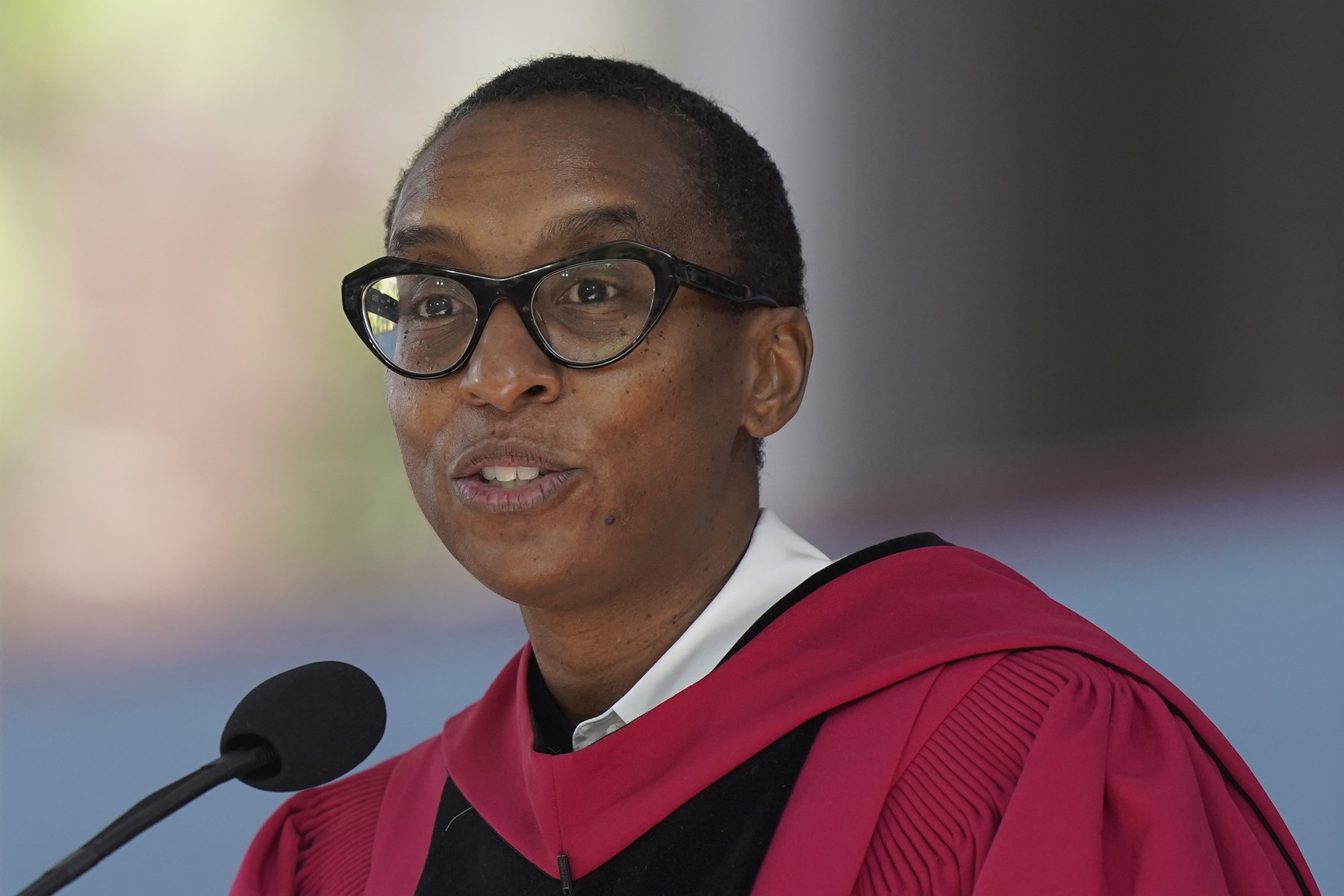 Profesorii de la Universitatea Harvard îi iau apărarea președintei Claudine Gay, acuzată că a permis antisemitismul în campus