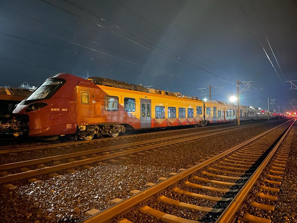 FOTO VIDEO Primul tren electric produs de Alstom în Polonia pentru România a ajuns în țară