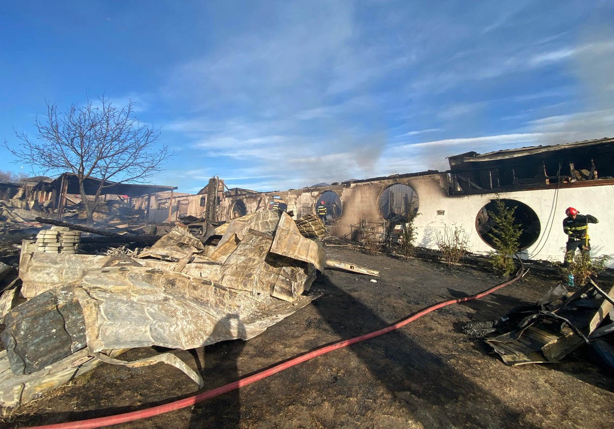 Tragedia de la Ferma Dacilor. Fiul şefului Direcţiei Generale de Informaţii a Armatei ar fi printre victimele incendiului - surse / Ce mai știm despre victime până în acest moment