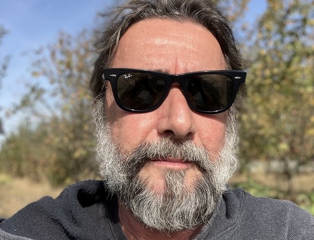 Cum să fii rebel în bucătărie. Un interviu cu Vlad Macri, care cuprinde și căteva rețete mai neobișnuite, bune pentru Anul Nou