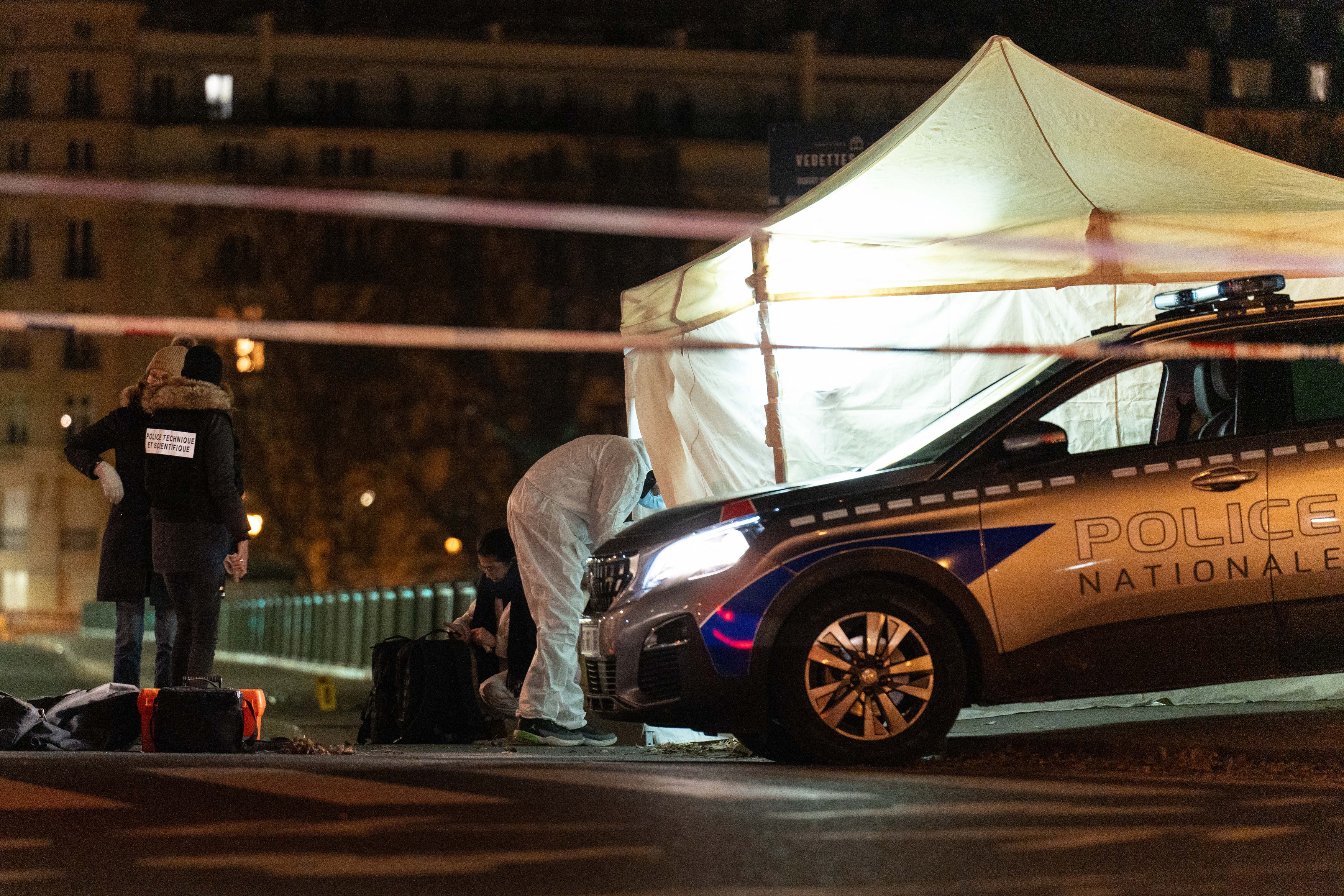 Paris: Un turist a fost ucis și doi răniți după ce au fost atacați de un bărbat care strigat „Allahu Akbar"