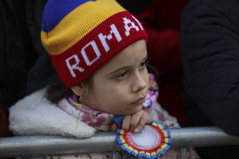 Copil la o paradă de Ziua României