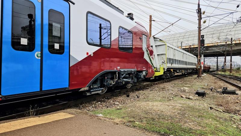 Trenul Alstom integrat intr-un marfar