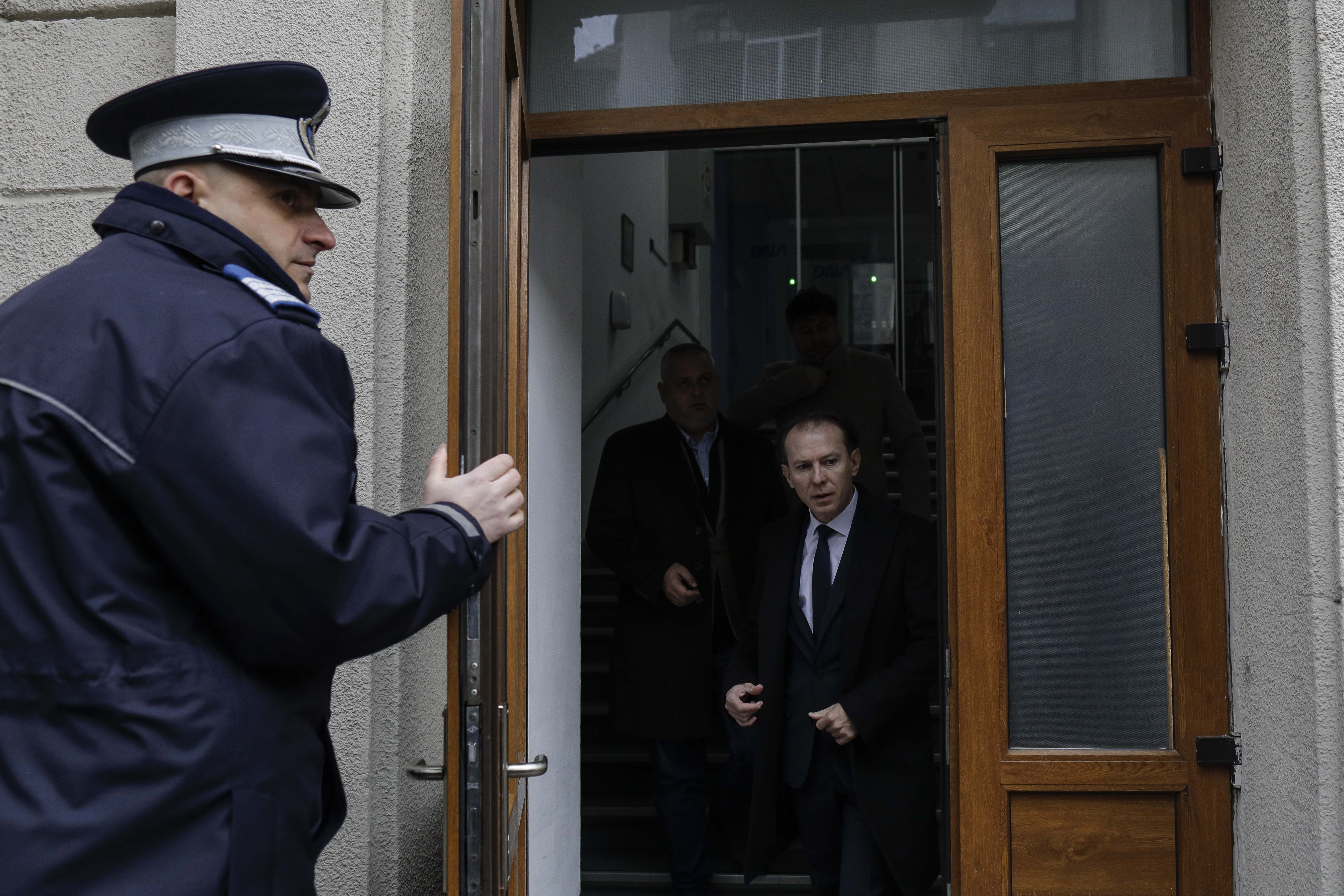 Fostul premier Florin Cîțu, pus sub urmărire penală: Ar fi facilitat conducerii Ministerului Sănătății să tranzacționeze și să ordonanțeze la plată achiziția în plus a peste 43,3 milioane de doze de vaccin anti-COVID