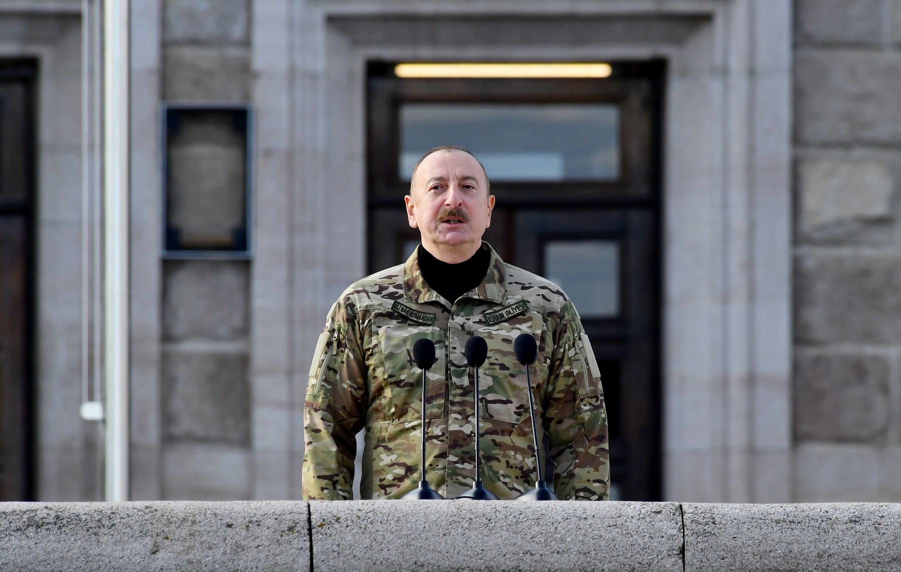 Președintele azer Ilham Aliev a convocat alegeri prezidențiale anticipate după victoria-fulger din Nagorno-Karabah