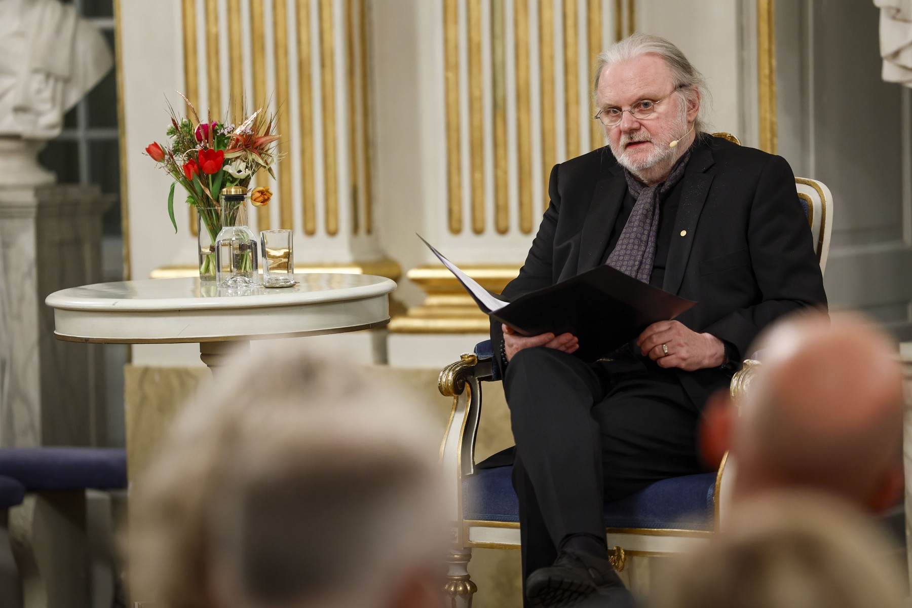 Laureatul Premiului Nobel pentru Literatură de anul acesta afirmă că s-a temut că a legitimat suicidul, dar că „scrisul poate salva vieți”