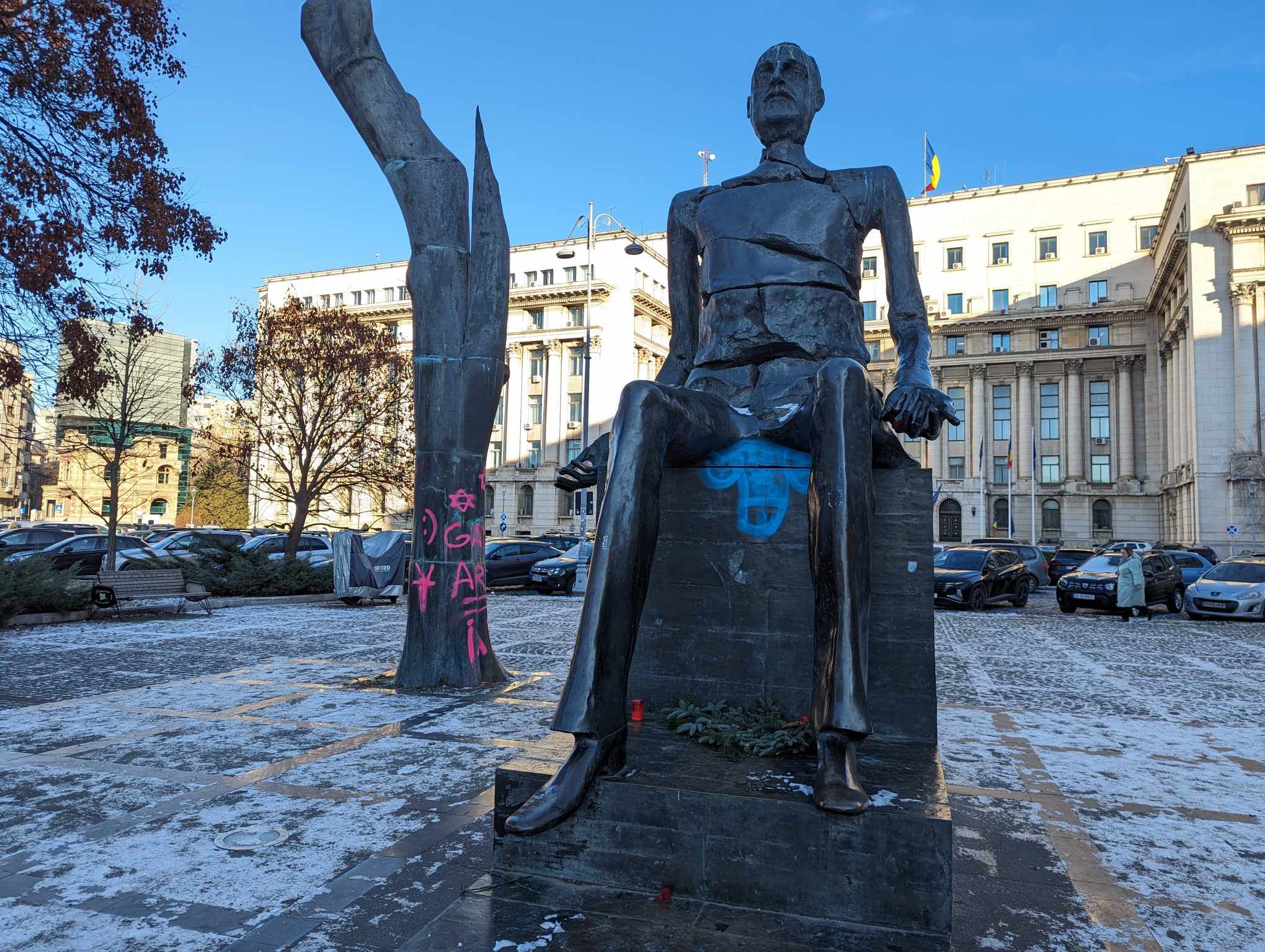 Bărbatul care ar fi vandalizat mai multe monumente din București, printre care și „Memorialul Renașterii”, este arhitect și a fost reținut