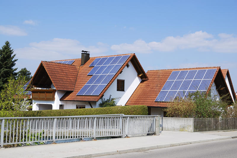 Panouri fotovoltaice pe acoperiș