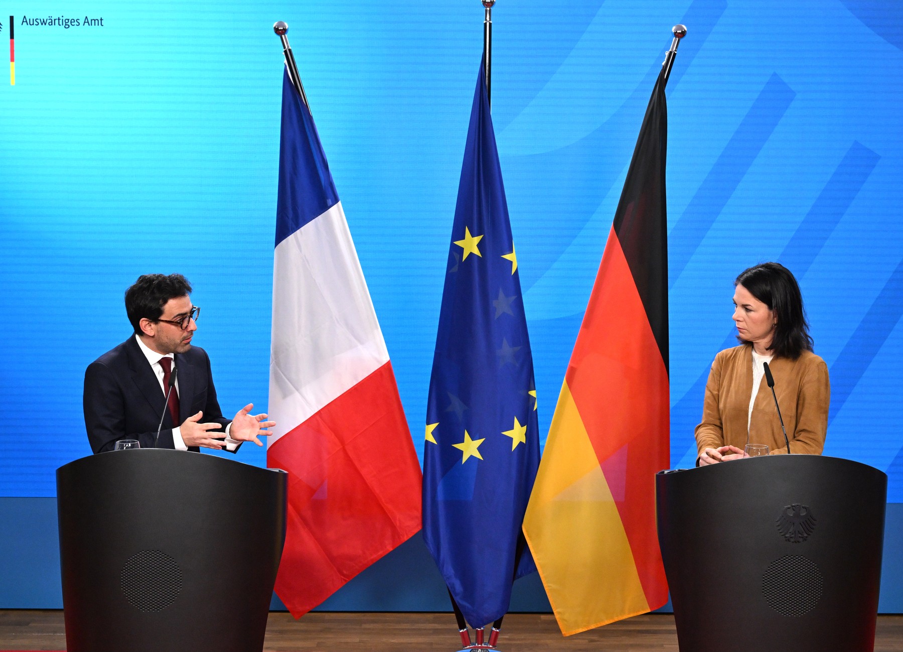 Parisul și Berlinul promit să sprijine Ucraina „atât timp cât va fi necesar”