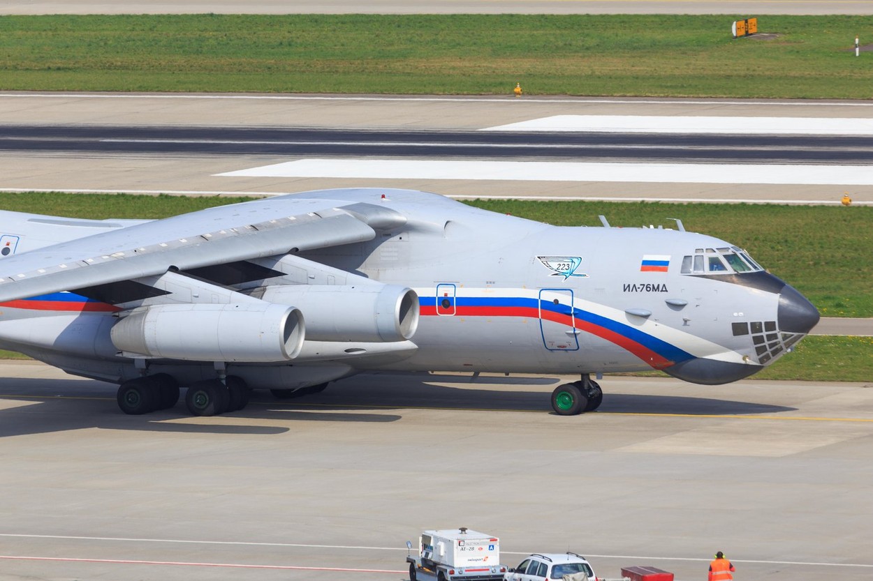 VIDEO Un avion militar de transport rusesc Ilyushin Il-76 s-a prăbușit în apropiere de granița cu Ucraina - presa rusă