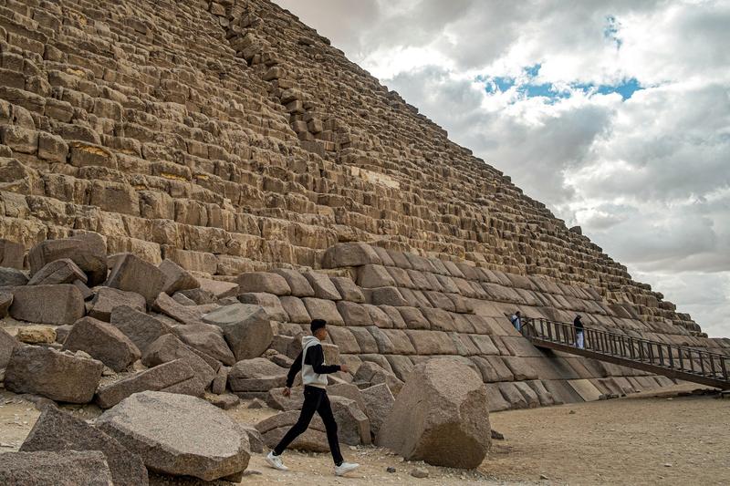 lucrări de restaurare la piramida lui Mykerinos