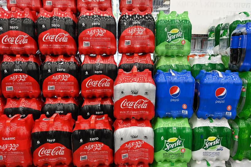 Sucuri Pepsi, Coca-Cola si altele intr-un supermarket