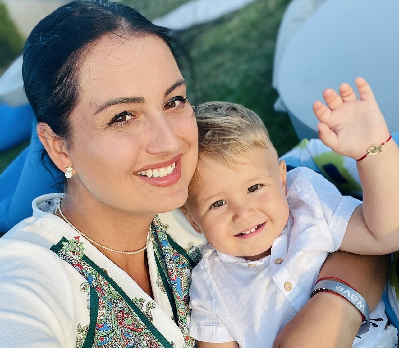 Mamă cu boala Lyme: „La o lună după naștere a început calvarul vieții mele: leșin, spasme, dureri crunte, amorțeli ale feței”