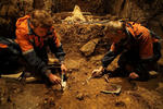 săpături arheologice în peșteră