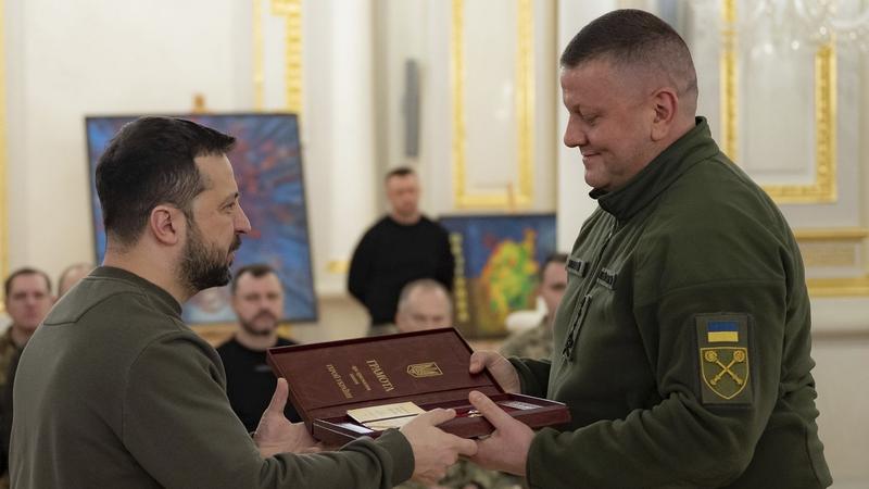 Valeri Zalujnîi, decorat de Zelenski. Fostul comandant-șef al Armatei ucrainene a primit titlul de „Erou al Ucrainei”