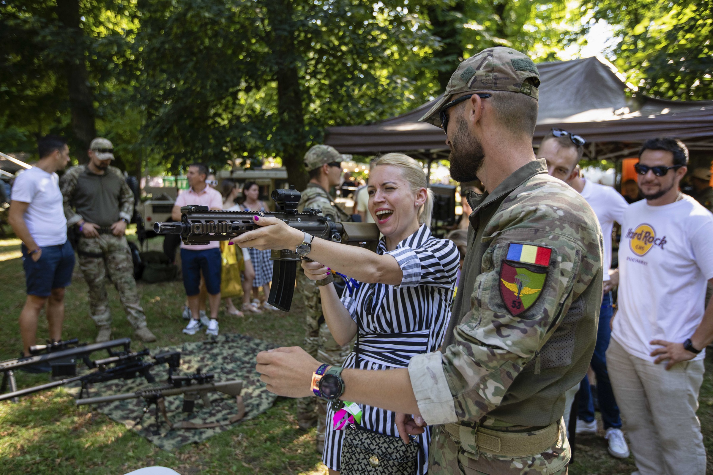 Ne ia la armată sau ne atacă Rusia? Cum ne pregătim de război fără să fim gâște