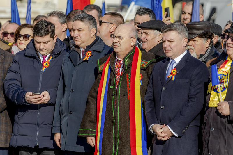 Bogdan Cojocaru, prefectul de Iasi, Marius Eugen Ostaficiuc, Maricel Popa si Silviu Macovei participa la ceremonia de Ziua Unirii Principatelor Romane