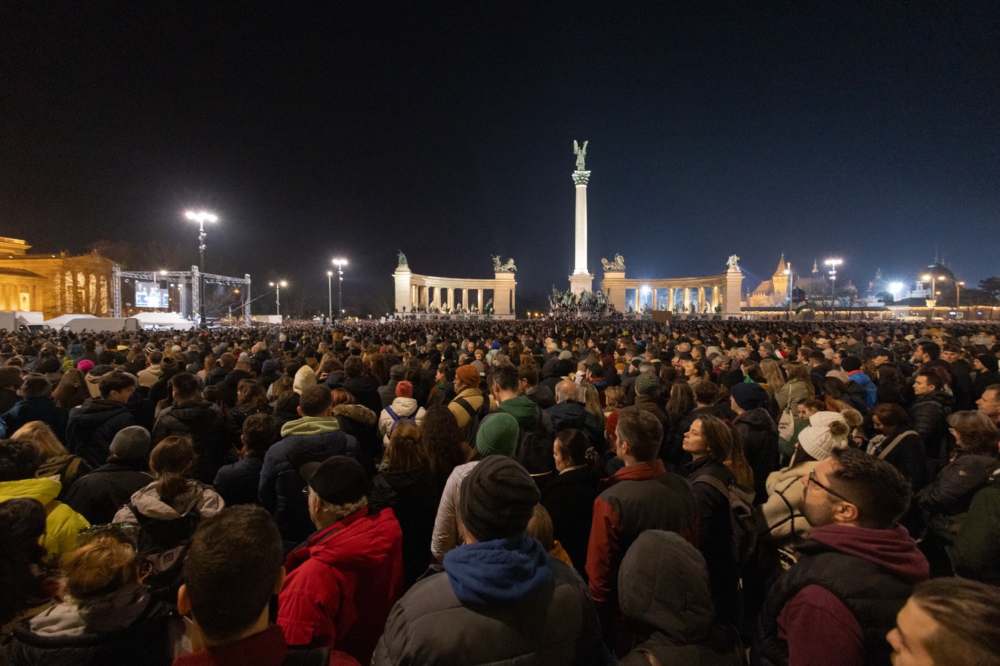 Ungaria: Cine este noua figură a opoziției care adună zeci de mii de oameni contra lui Orban