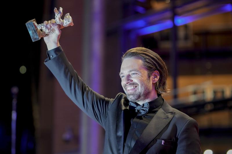 Sebastian Stan, premiat cu Ursul de Argint pentru cea mai bună interpretare în rol principal