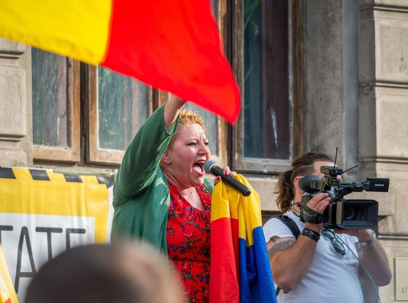 Diana Șoșoacă la un protest împotriva restricțiilor COVID în 2021
