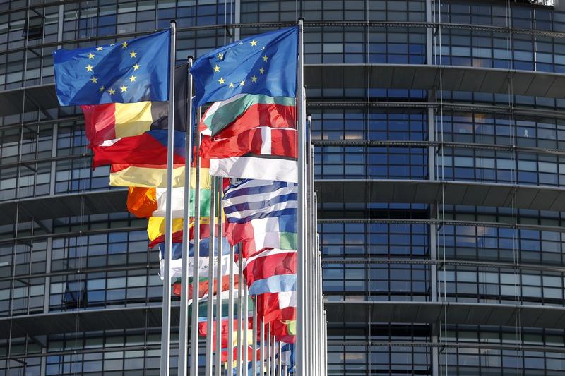 Steagurile țărilor UE în fața sediului Parlamentului European de la Strasbourg