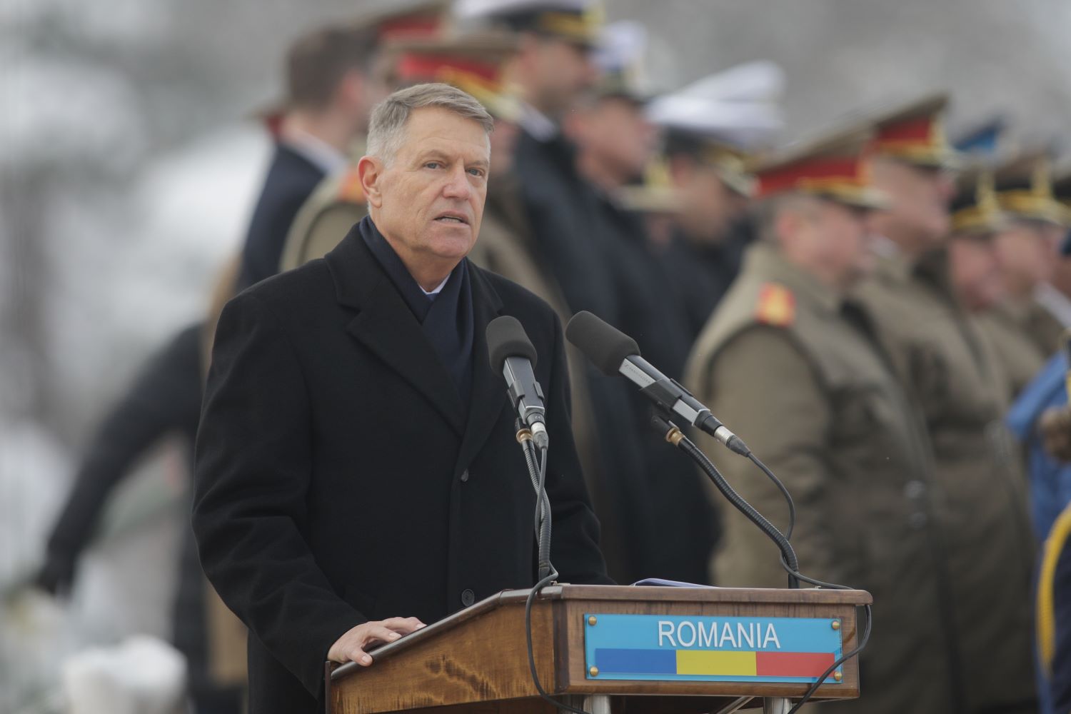 „Eu sunt dintr-o generaţie care a fost obligată să facă Armata”. Ce spune Iohannis, întrebat despre un stagiu militar obligatoriu în România
