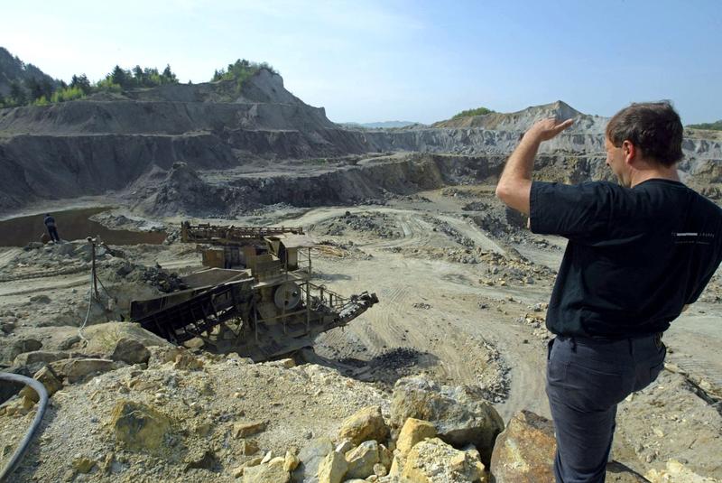 Proiectul de exploatare minieră de aur și argint în aer liber al  companiei canadiene Gabriel Resources  în orașul Roșia Montană