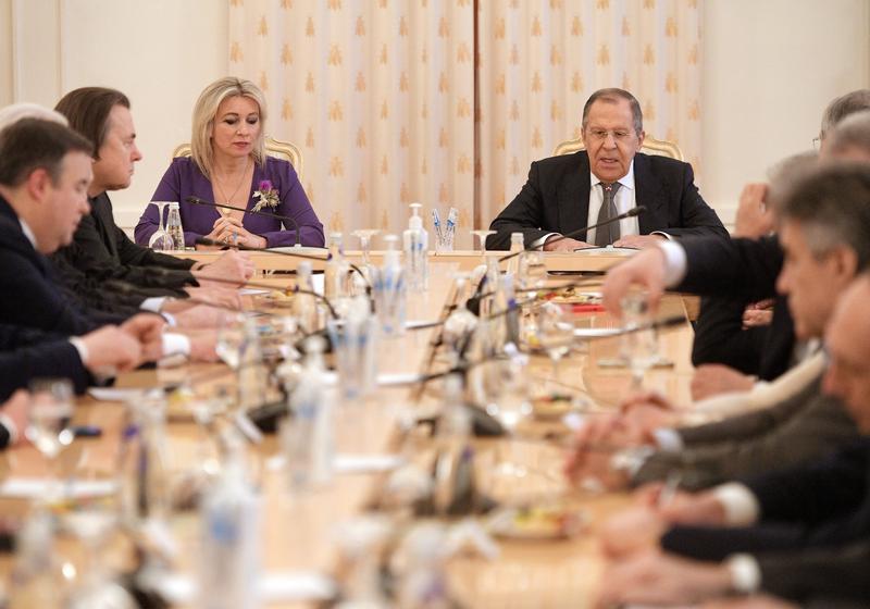 Maria Zaharova si ministrul rus de externe Serghei Lavrov la o receptie organizata de MAE rus
