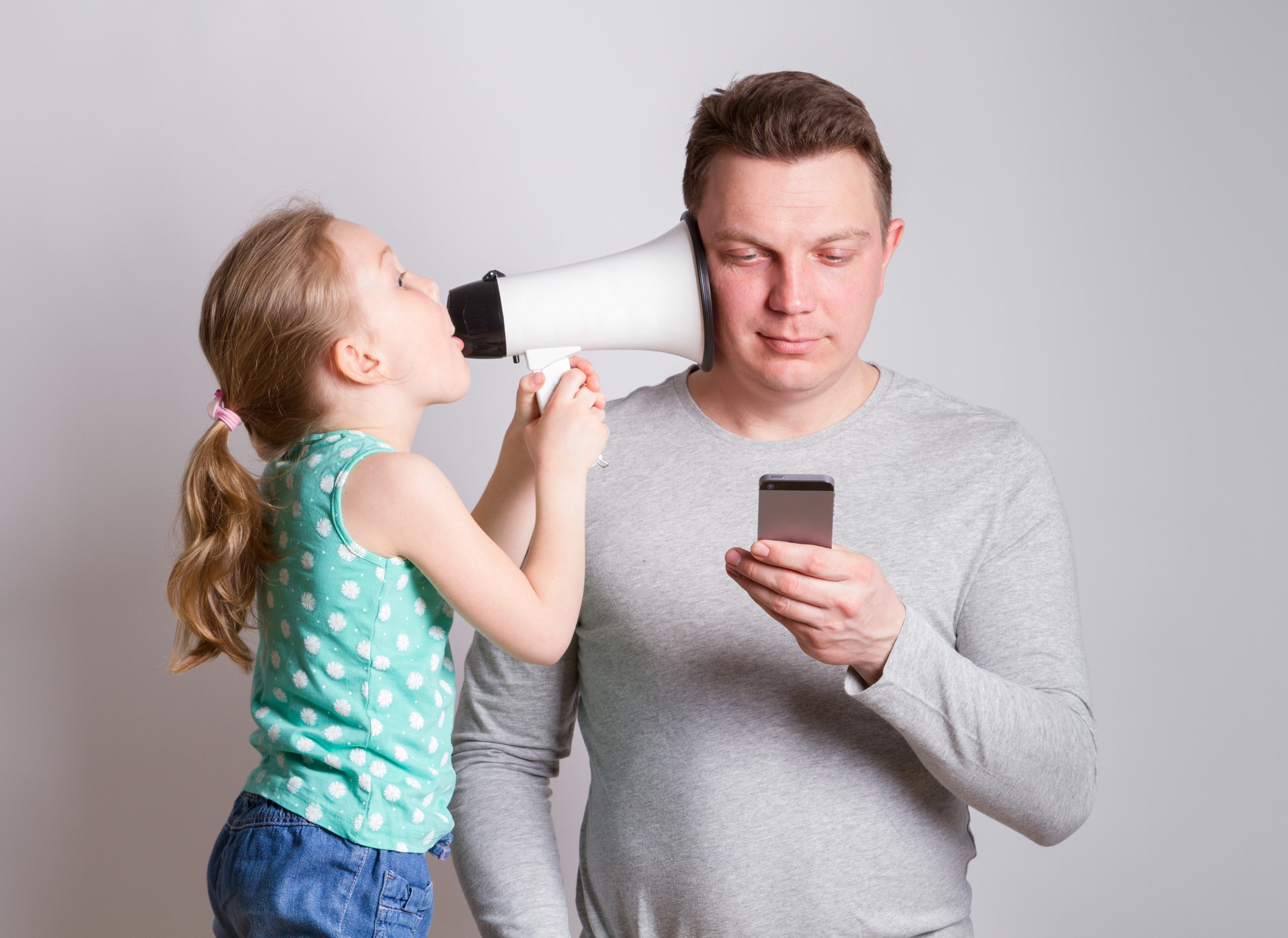 Parentingul neimplicat este cel mai dăunător pentru copii. Ce înseamnă și care sunt efectele pe termen lung