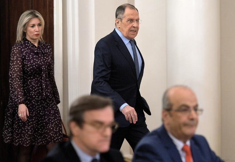Ministrul rus de externe Serghei Lavrov alaturi de Maria Zaharova, purtatoarea de cuvant a MAE rus