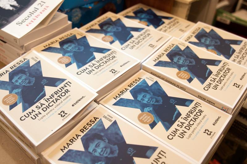 Coperta cărții „Cum să înfrunţi un dictator: Lupta pentru viitorul nostru“