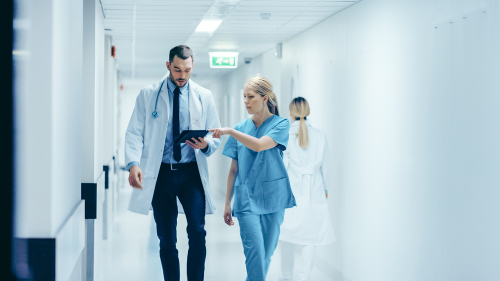 Cum se coace o criză de medici în România, cu tineri rezidenți care fentează spitalele