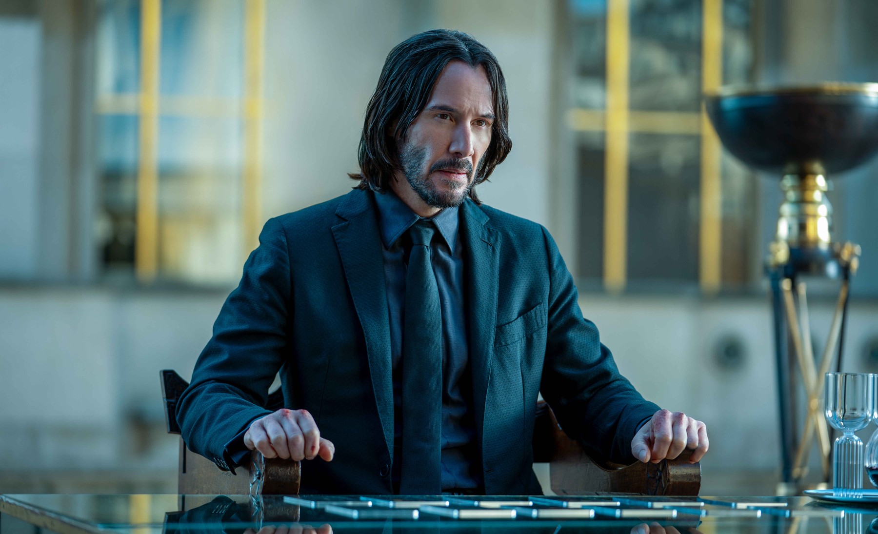 FOTO Keanu Reeves și-a surprins fanii cu o schimbare radicală de look