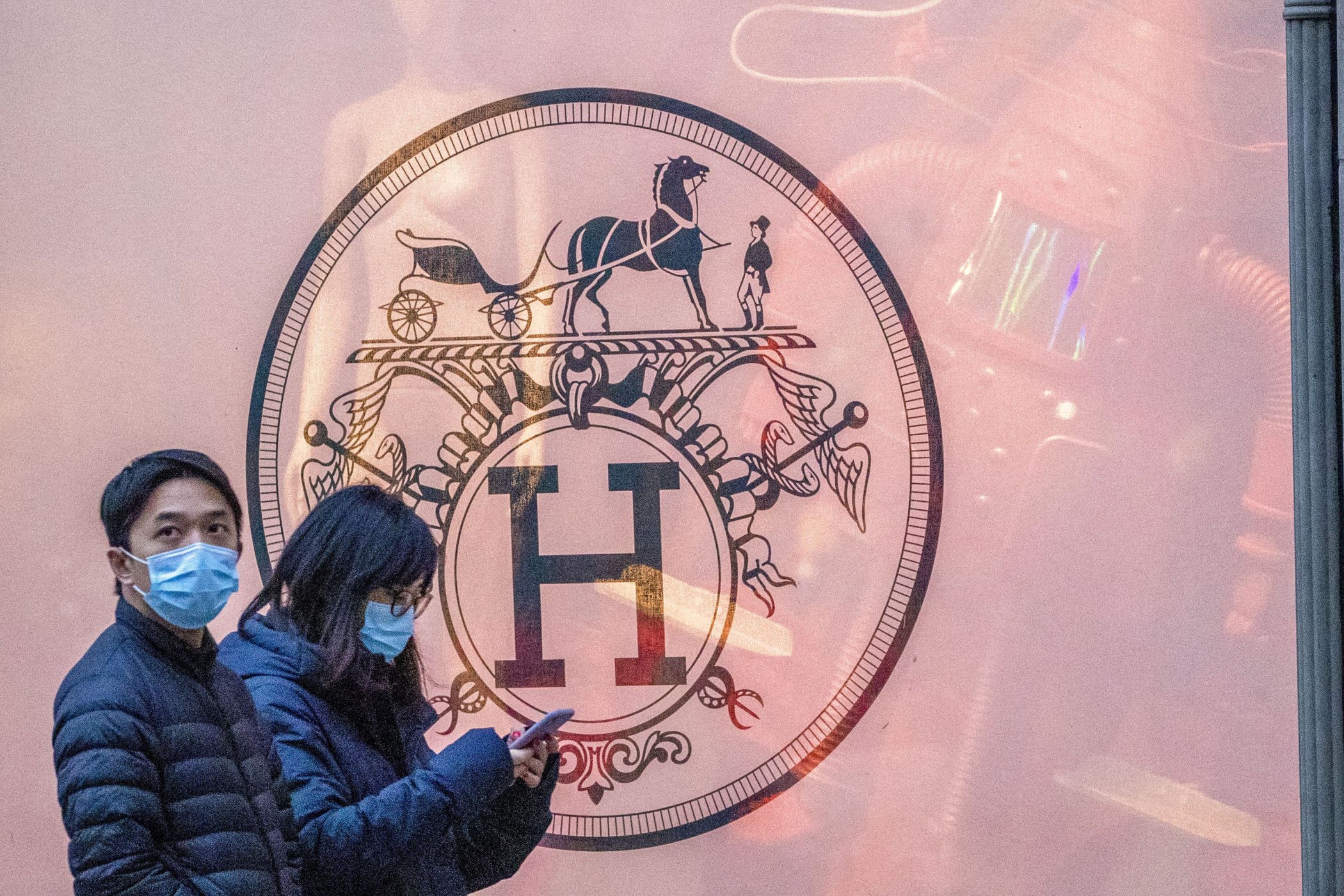 Retailerul de lux Hermes, dat în judecată pentru că și-ar vinde gențile Birkin doar clienților care au cheltuit anterior sume mari pe alte produse