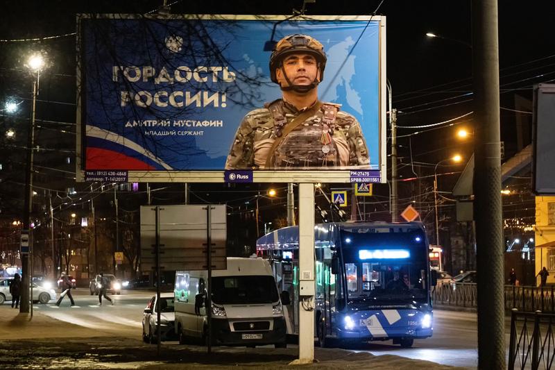 Un afiș pentru recrutare militară în Sankt Petersburg