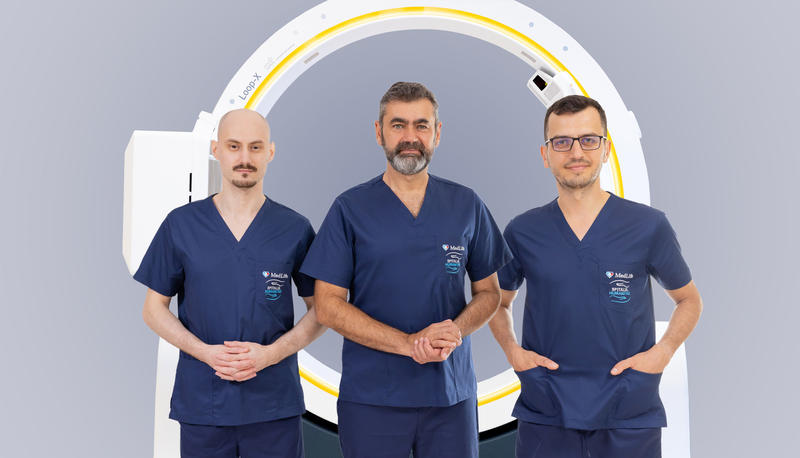 Echipa de neurochirurgie a Spitalului MedLife Humanitas si sistemul robotic Brainlab