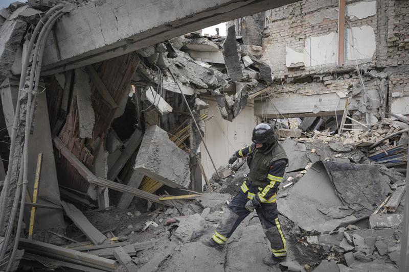 Clădire avariată în Kiev după un atac rusesc cu rachete balistice