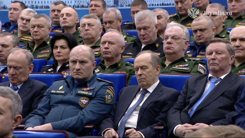 Nikolai Patrusev (stanga), secretarul Consiliului de securitate al Rusiei, si Alexandr Bortnikov, directorul FSB (centru-dreapta), la un discurs sustinut de Vladimir Putin in noiembrie 2022