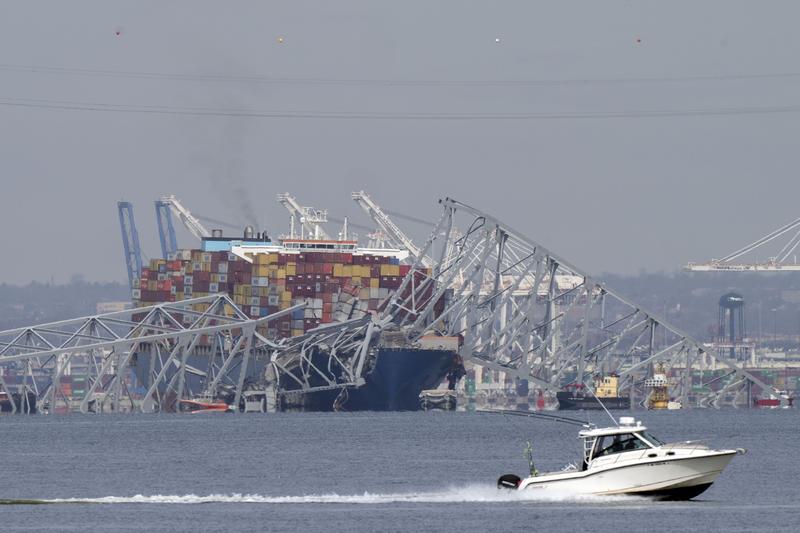 Podul din Baltimore s-a prăbușit după ce un pilon a fost lovit de o navă