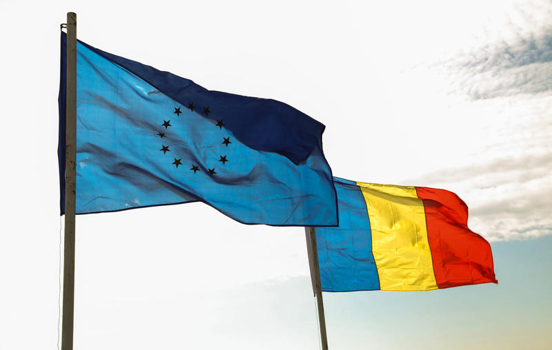 Steagurile Uniunii Europene și României